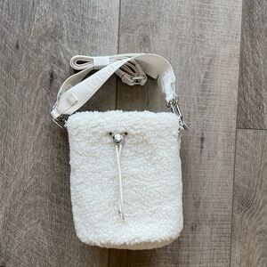 Lululemon Crossbody Bucket Bag Fleece in White Opal